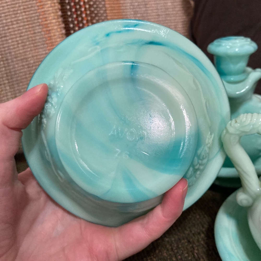 SOLD LCL // Avon Floral Wash Basin and Pitcher Collectible Beauty Vintage Bottle - Picture 7 of 10